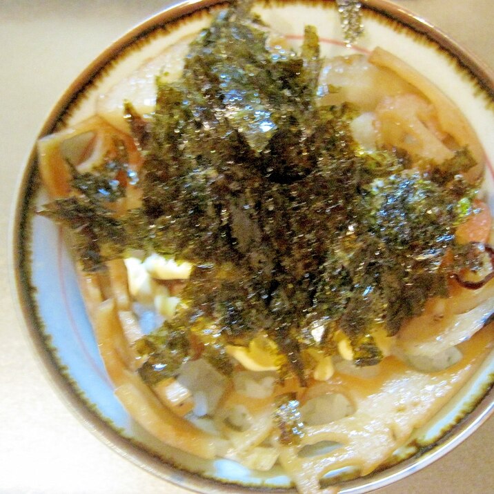 残った金平で納豆丼